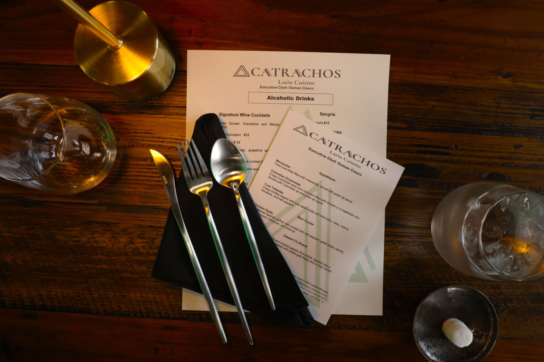 Catrachos tableware